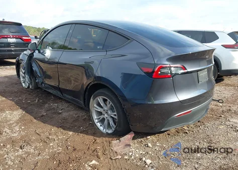 2024 Tesla Model Y Long Range Dual Motor All-Wheel Drive z USA, uszkodzony, nr VIN 7SAYGDEE2RA232074